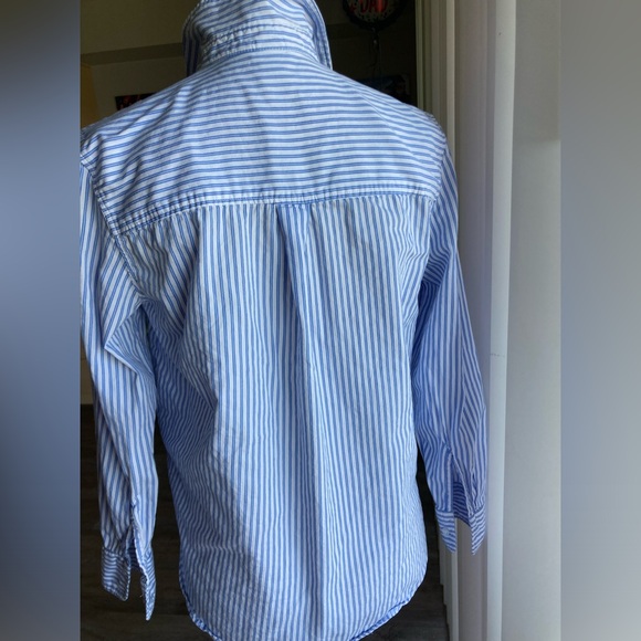 H&M shirt. - Picture 3 of 5